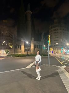 624218727: Chica busca chico en Barcelona