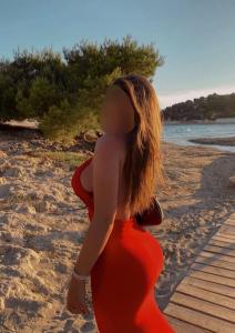 607959246: Chica busca chico en Barcelona