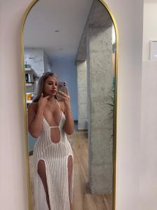 633351137: Chica busca chico en Barcelona