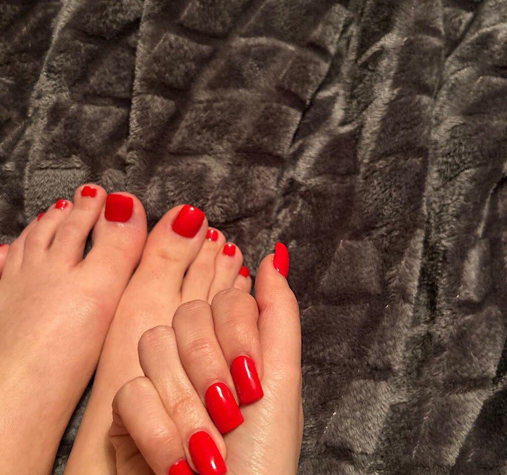 663028974: Chica busca chico en Granada