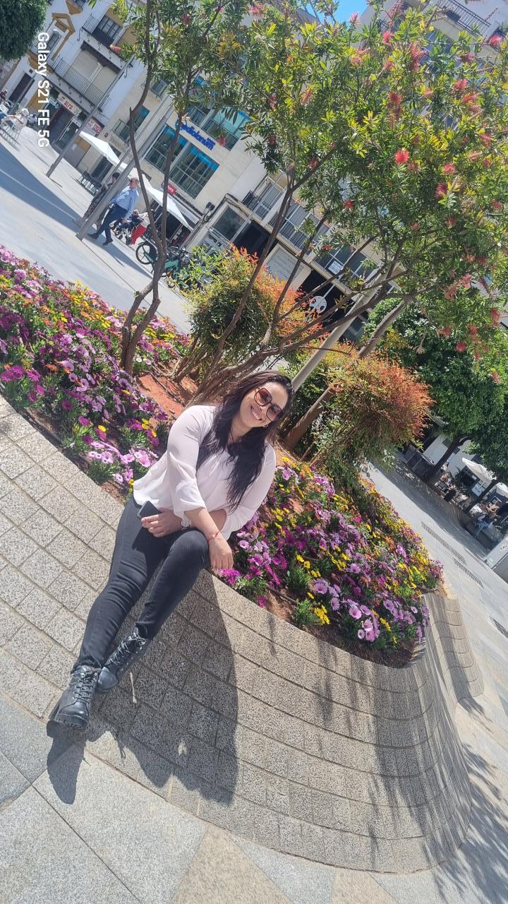 604297569: Chica busca chico en Sevilla