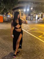692118124: Chica busca chico en Barcelona