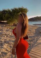 607959246: Chica busca chico en Barcelona