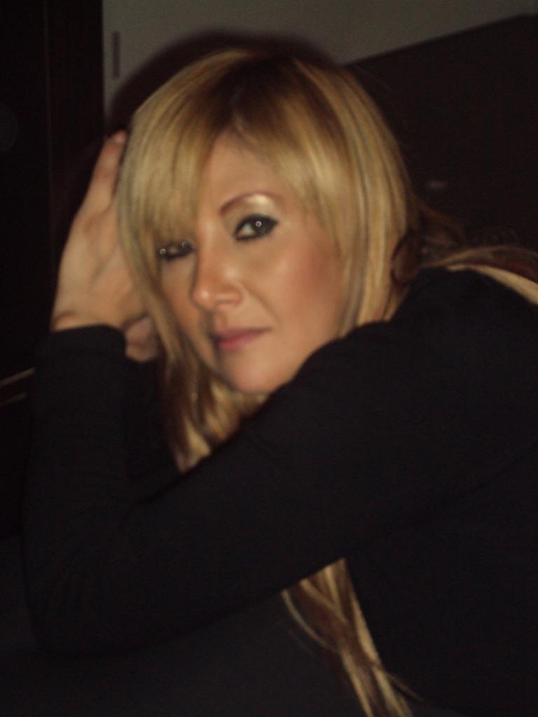 631896603: Chica busca chico en Almería