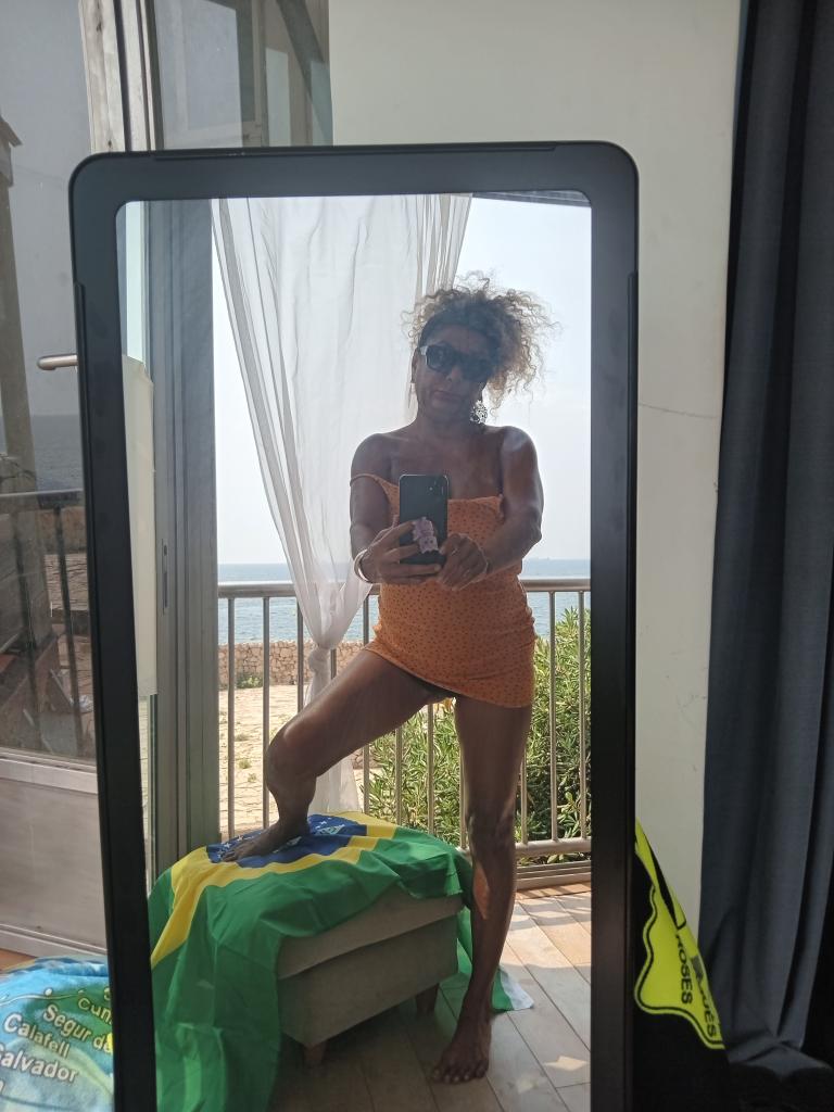 631167437: Chica busca chico en Tarragona