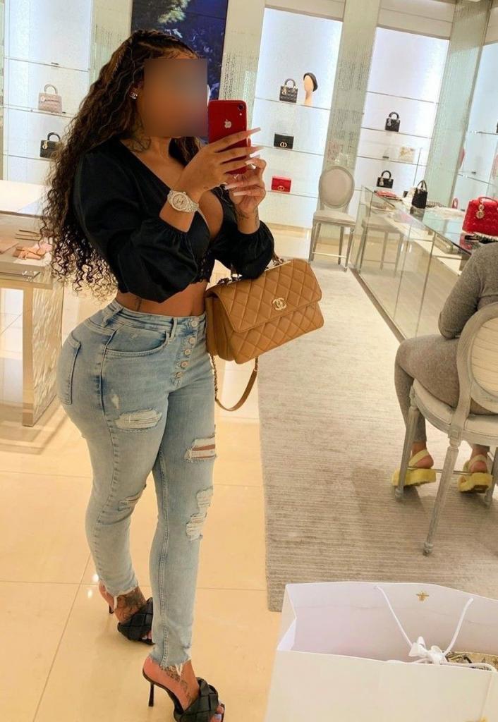 Chica busca chico en Granada: 
