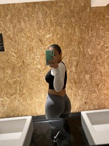 607038602: Chica busca chico en Madrid