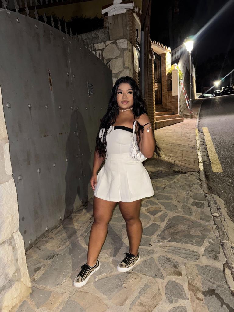 Chica busca chico en Ibiza: 