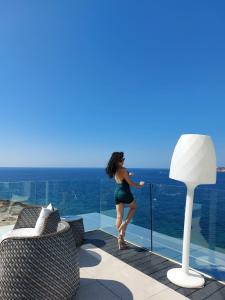 674240574: Chica busca chico en Ibiza