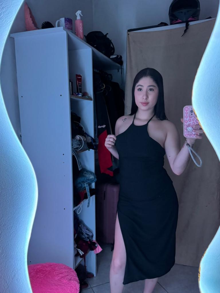 677459349: Chica busca chico en Barcelona