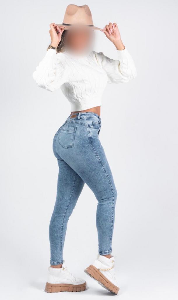743044419: Chica busca chico en Gerona