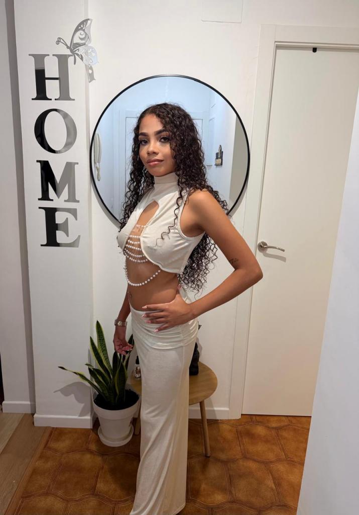 627496885: Chica busca chico en Zaragoza