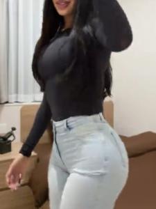 672568555: Chica busca chico en Sevilla