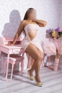 614754335: Chica busca chico en Barcelona