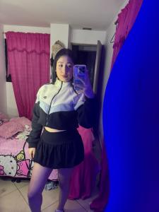 677459349: Chica busca chico en Barcelona
