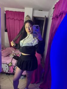 677459349: Chica busca chico en Barcelona
