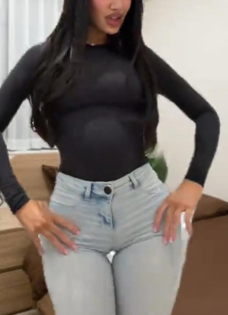 672568555: Chica busca chico en Sevilla
