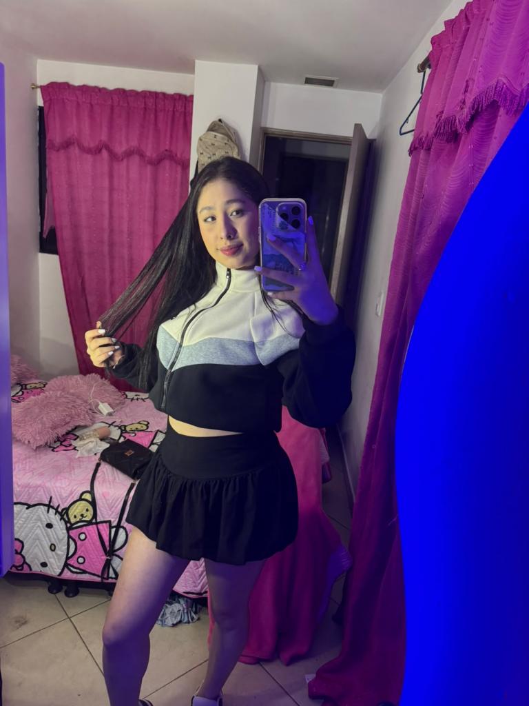 677459349: Chica busca chico en Barcelona