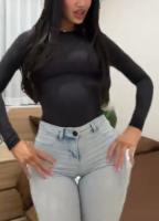 672568555: Chica busca chico en Sevilla