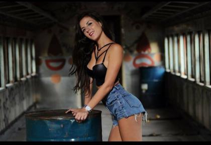 Chica busca chico en Ibiza: 
