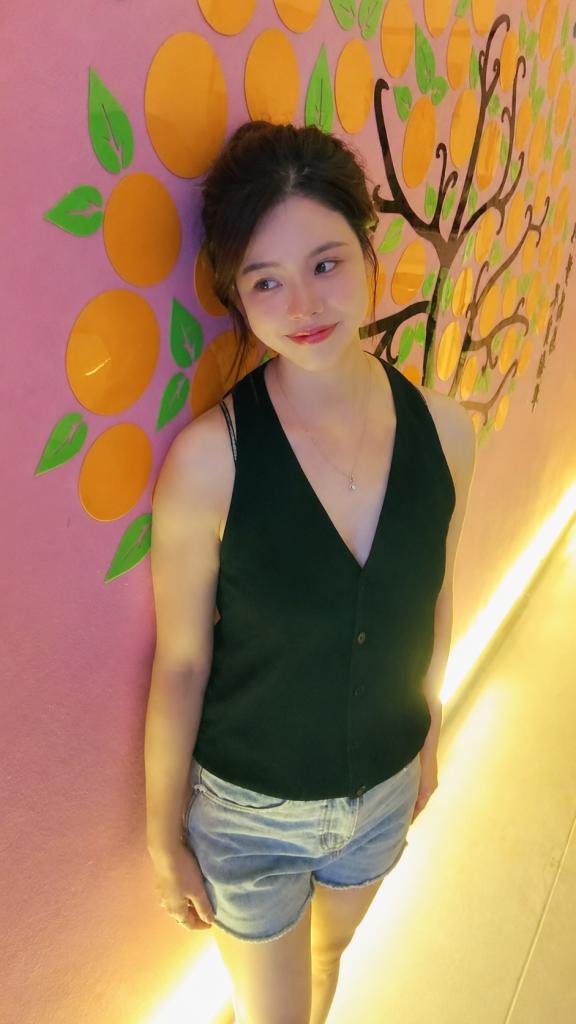 664230999: Chica busca chico en Barcelona