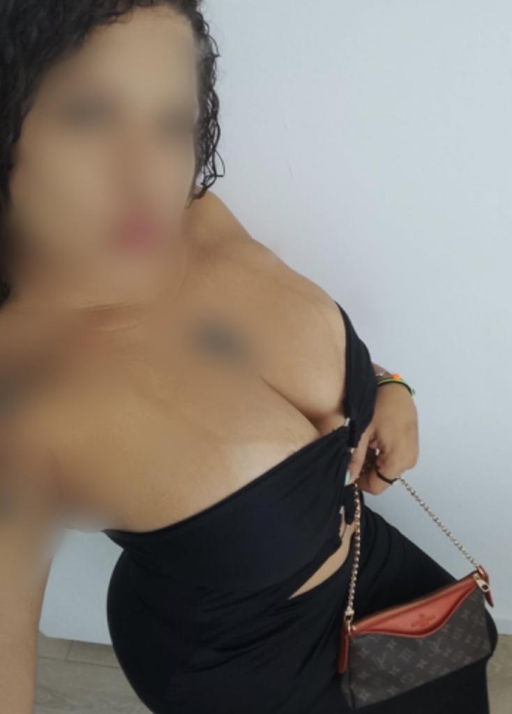 632877387: Chica busca chico en Madrid