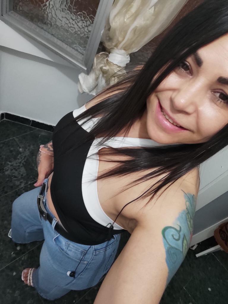 672044942: Chica busca chico en Madrid