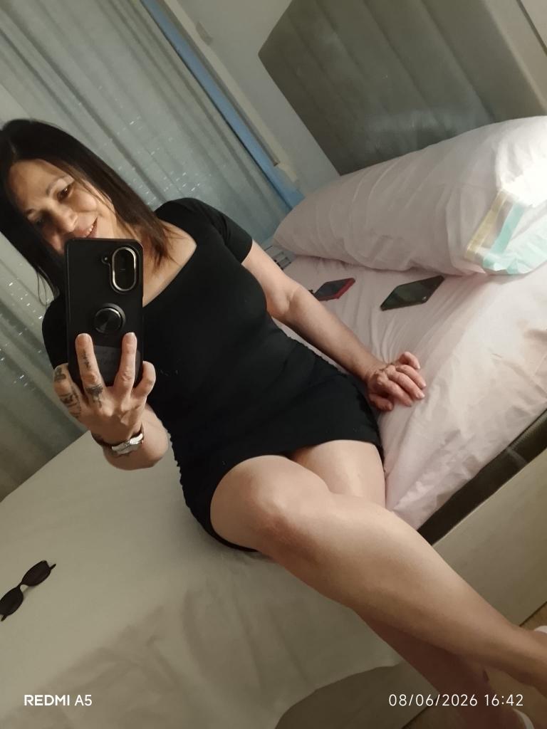 672044942: Chica busca chico en Madrid
