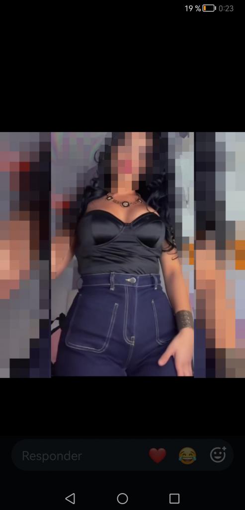664318593: Chica busca chico en Sevilla