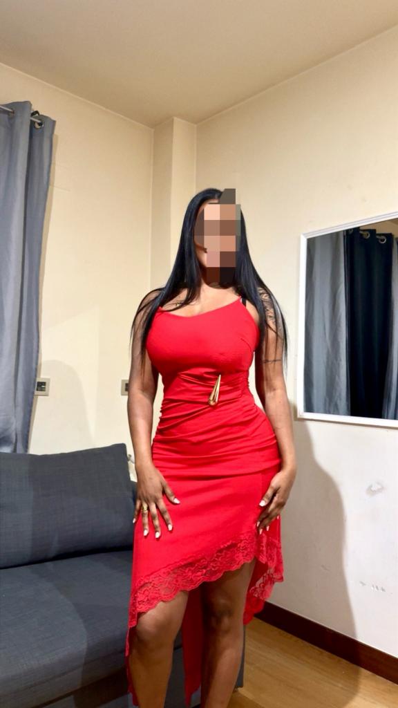 663336165: Chica busca chico en Barcelona