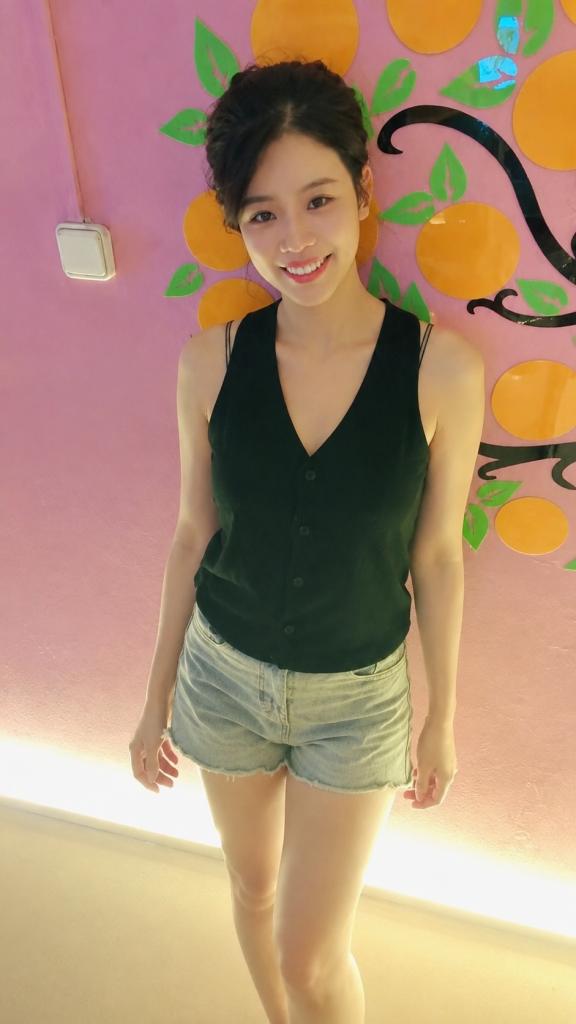 664230999: Chica busca chico en Barcelona