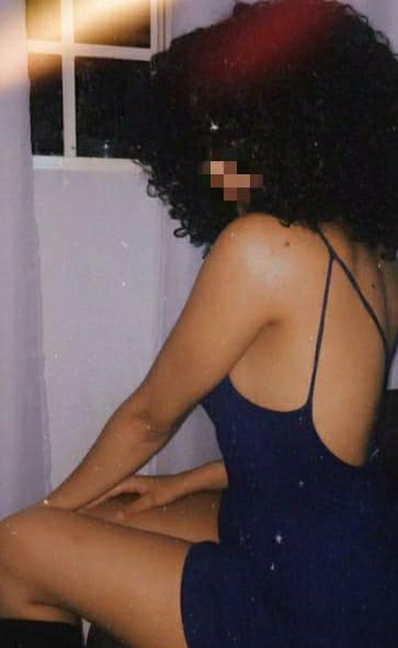 697367129: Chica busca chico en Barcelona
