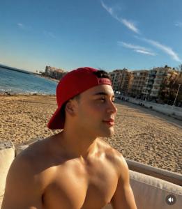 663780321: Chico busca chica en Murcia