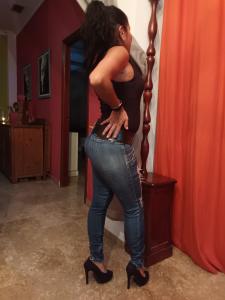 604155843: Chica busca chico en Sevilla