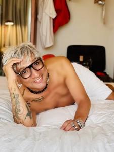 608259318: Chico busca chica en Barcelona