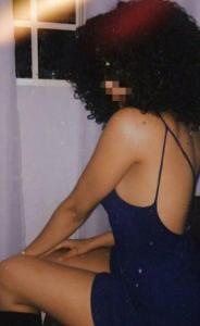 697367129: Chica busca chico en Barcelona
