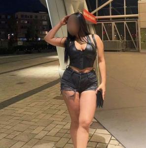 624088060: Chica busca chico en Barcelona