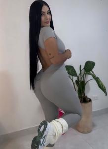 670661493: Chica busca chico en Barcelona