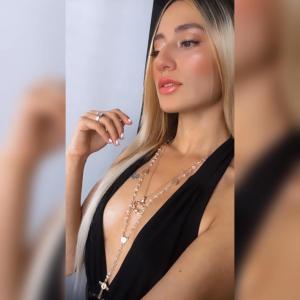 745063436: Chica busca chico en Barcelona