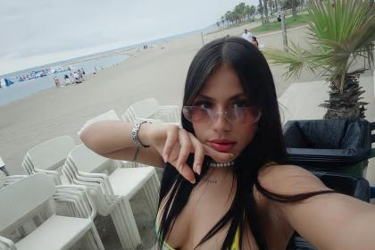647163074: Chica busca chico en Málaga