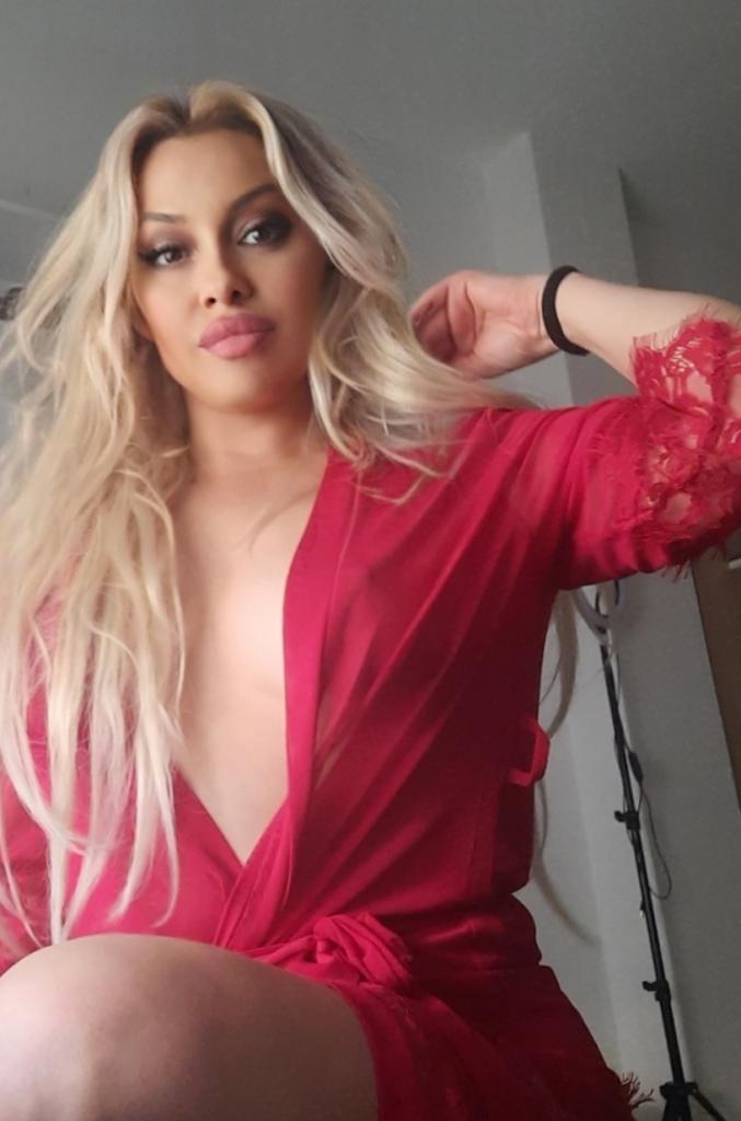Chica busca chico en Almería: 
