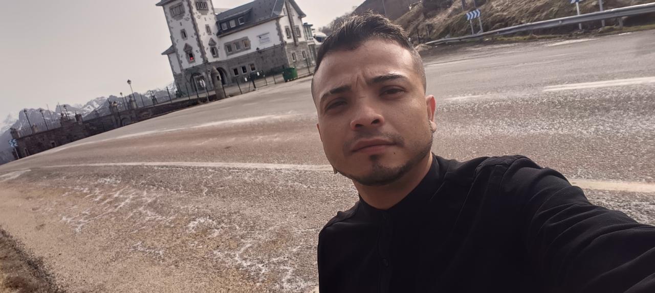 Chico busca chica en Sevilla: 