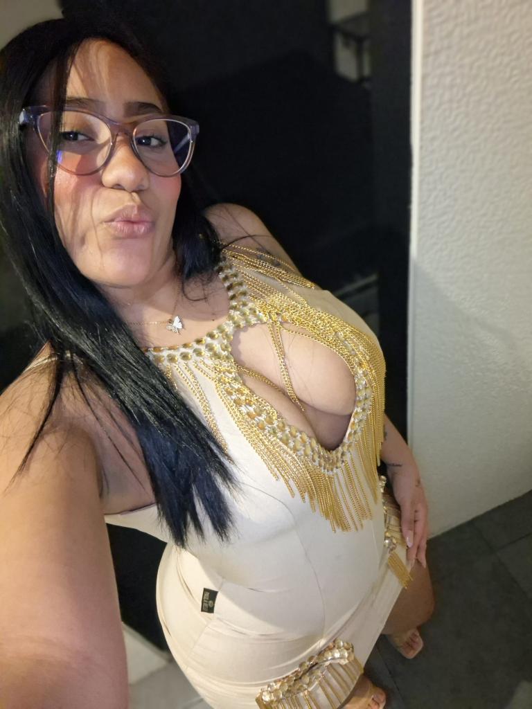 Chica busca chico en Alicante: Chica busca chico