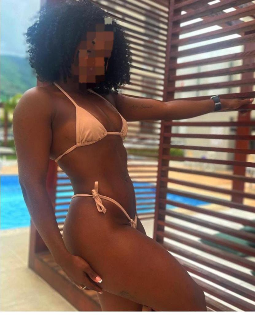 605098204: Chica busca chico en La Coruña