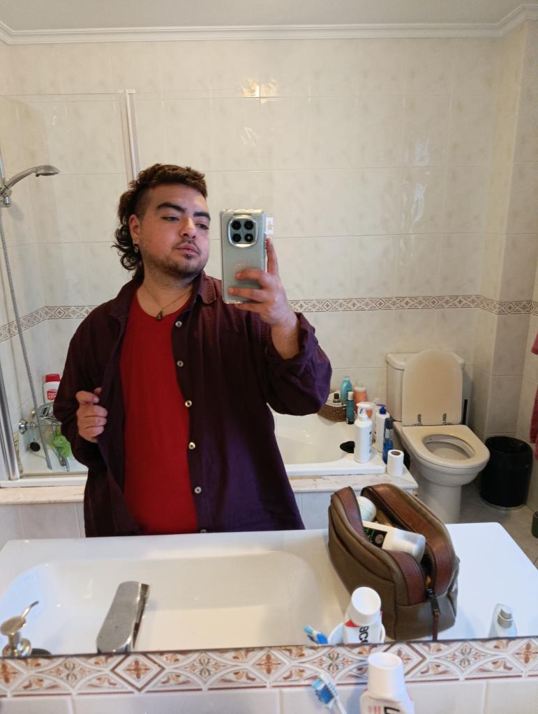 645449929: Chica busca chico en La Coruña