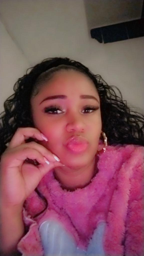 613383365: Chica busca chico en Huelva