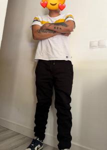 664501037: Chica busca chico en Madrid