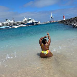 613341244: Chica busca chico en Barcelona