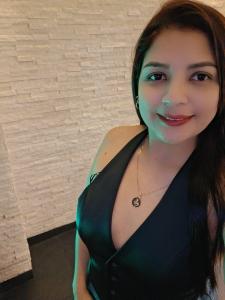 613232055: Chica busca chico en Ibiza