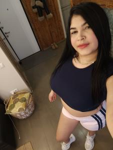 664069294: Chica busca chico en Barcelona